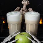 Halloween Latte Macchiato mit grünem Apfel