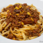 Pasta mit Mais-Bolognese