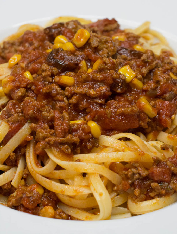 Pasta mit Mais-Bolognese