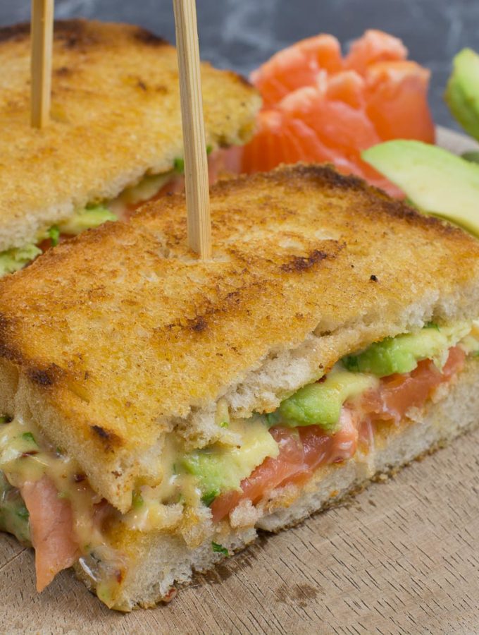 Avocado-Lachs Sandwich mit Chili-Koriander Mayonnaise