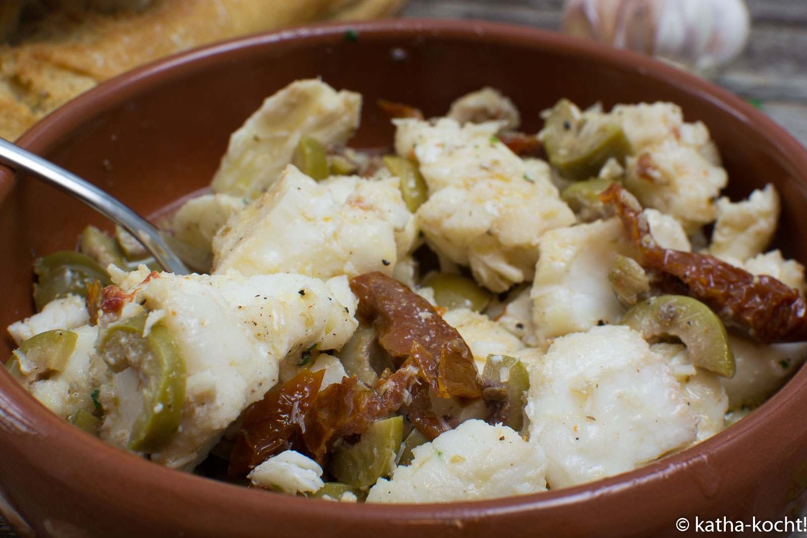 Tapas - Kabeljau mit Oliven und getrockneten Tomaten - Katha-kocht!