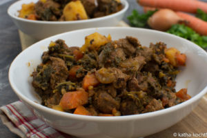 Wildschwein-Schmortopf mit Grünkohl