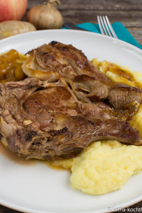 Kalbskoteletts mit traumhafter Apfelsauce und Kartoffelpüree - Katha-kocht!