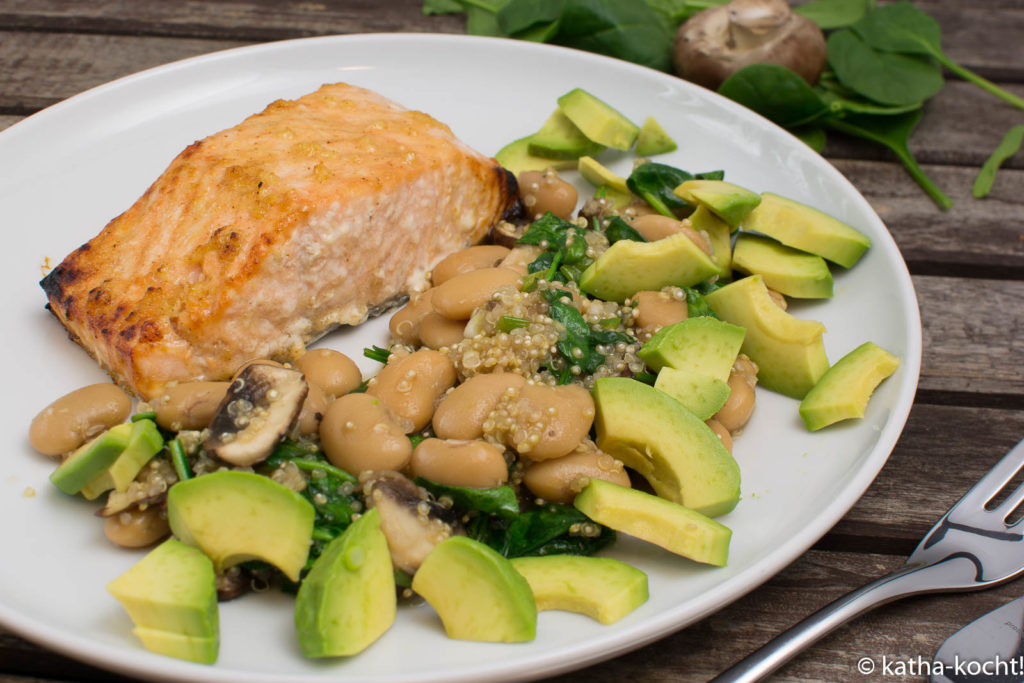 Gebackener Lachs mit Quinoa und Bohnen