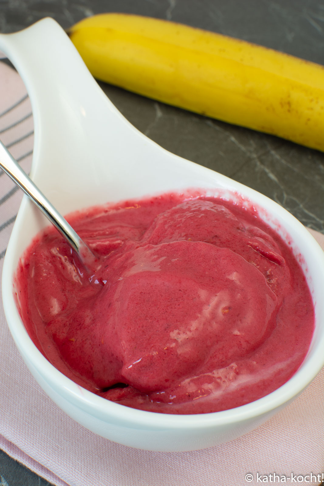 Himbeer-Bananen Nicecream - Katha-kocht!