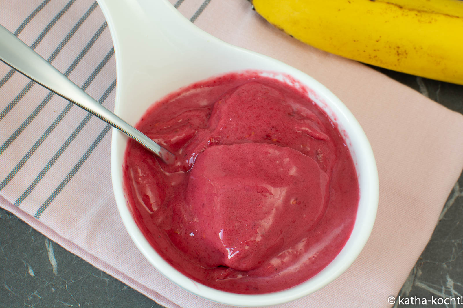 Himbeer-Bananen Nicecream - Katha-kocht!