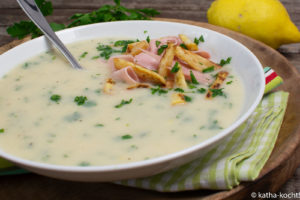 Leichte Spargelcremesuppe mit Kochschinken