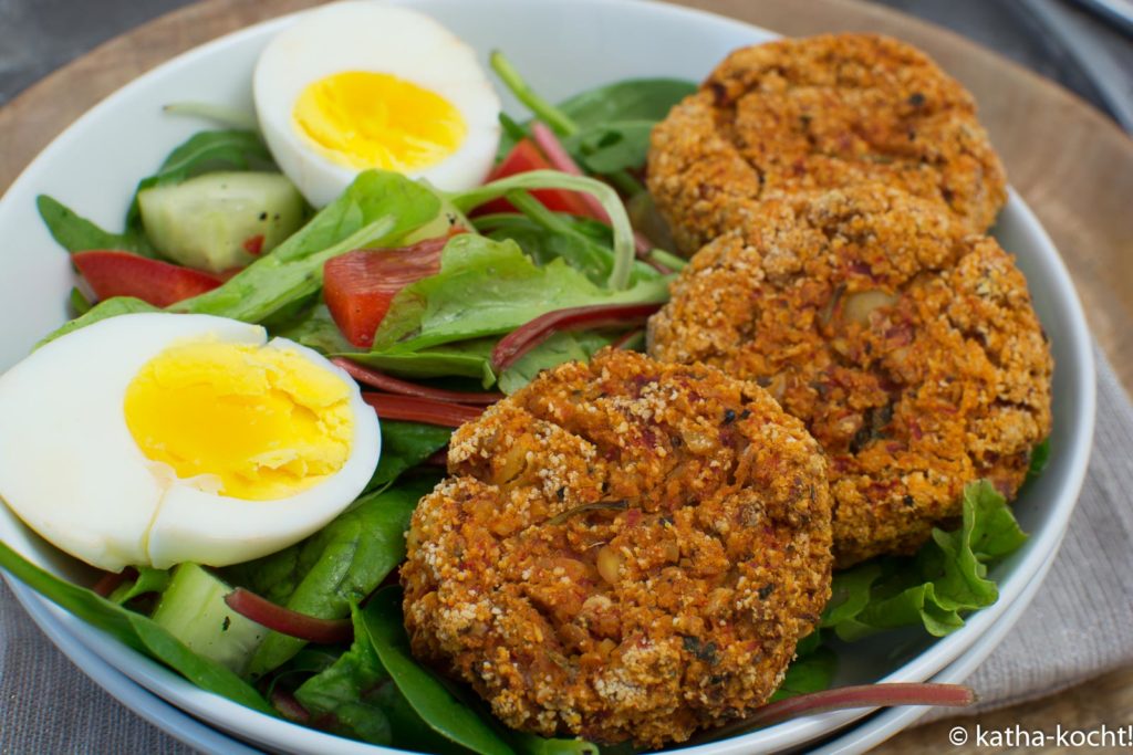 Leichter Salat mit Ofen Falafeln