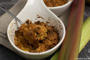 Rhabarber Crumble