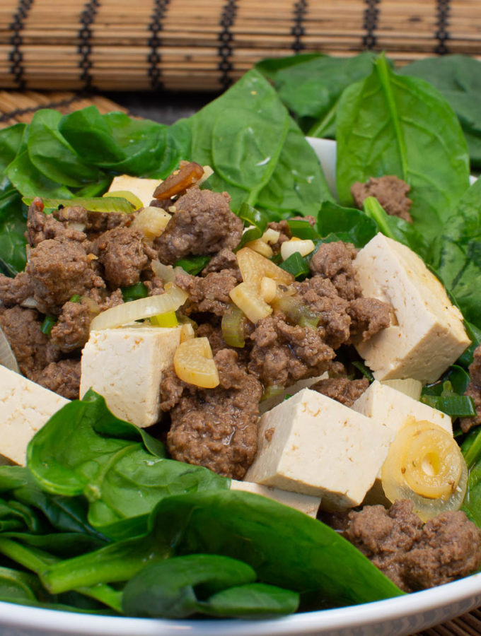 Scharfer Hackfleisch-Tofu Topf