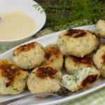 Fisch-Kartoffel Bouletten mit Honig-Senf Sauce