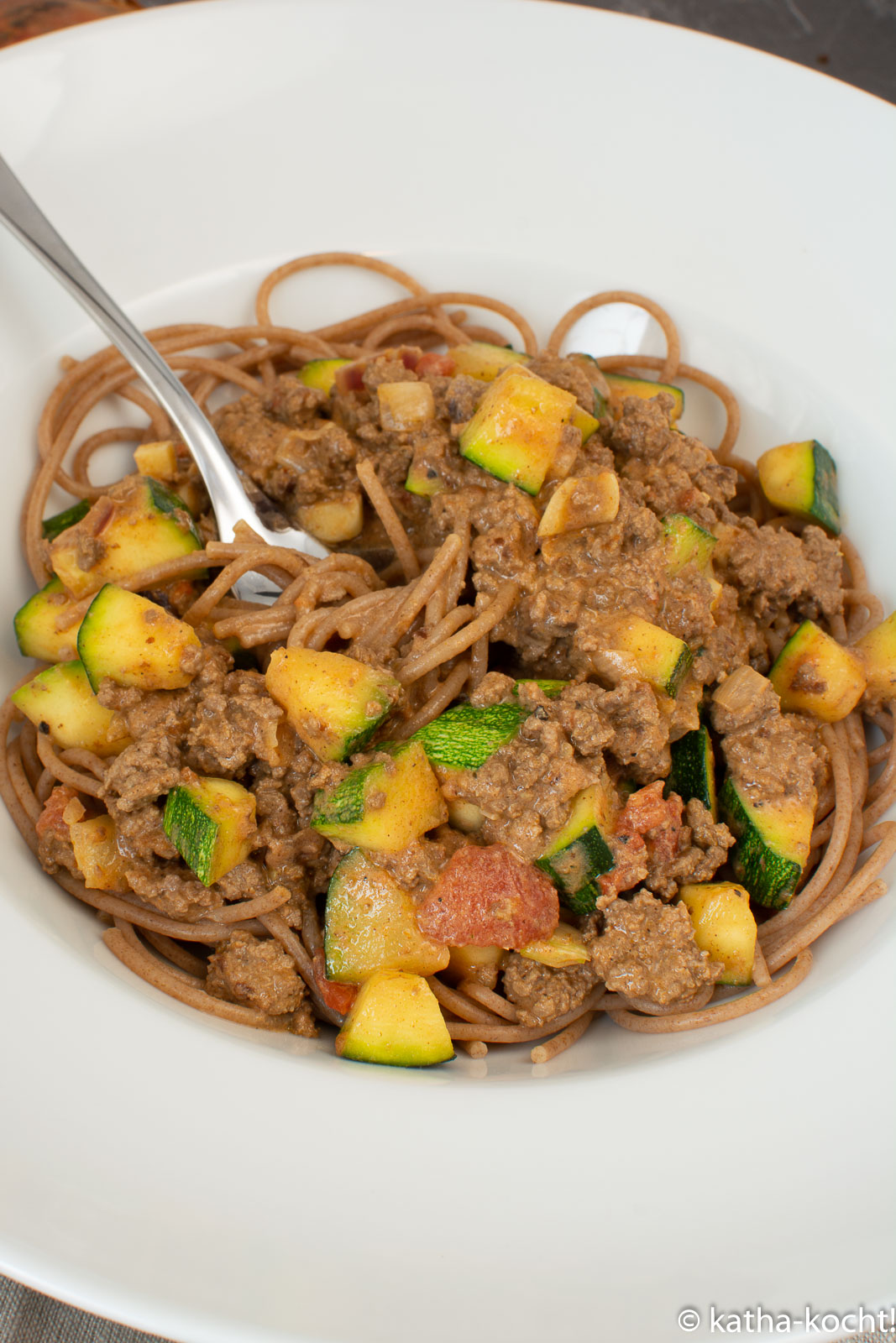 Spaghetti mit Hackfleisch-Zucchinisauce - Katha-kocht!