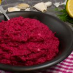 Rote Bete-Kichererbsenmus mit Joghurt und Estragon