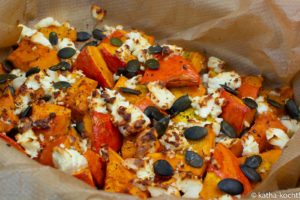 Gebackener Hokkaido mit Honig und Schafskäse