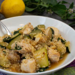 Hähnchen-Zucchini-Pfanne mit Quinoa und Salzzitronen