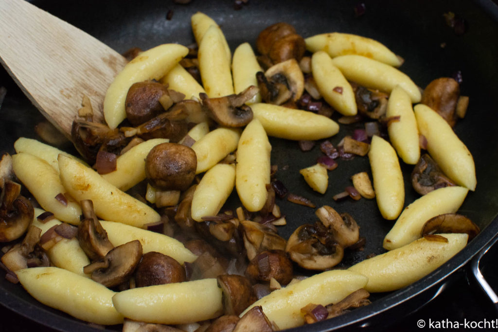 Salat mit Schupfnudeln Garnelen