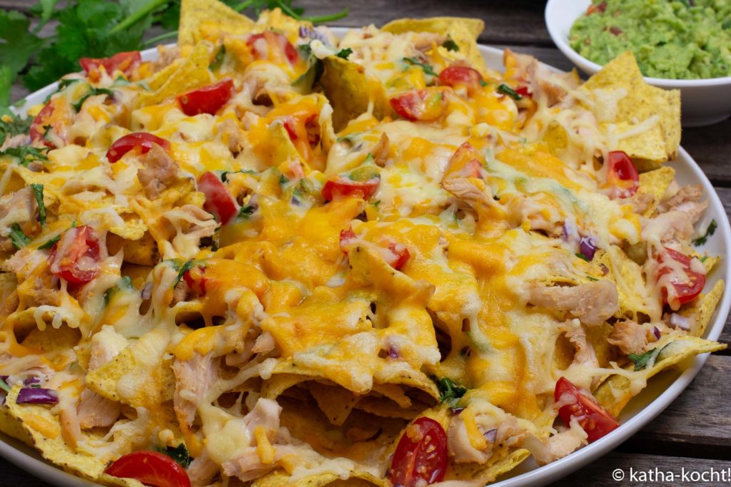 Nachos mit Hähnchen und Tomate