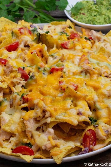 Nachos mit Hähnchen und Tomate