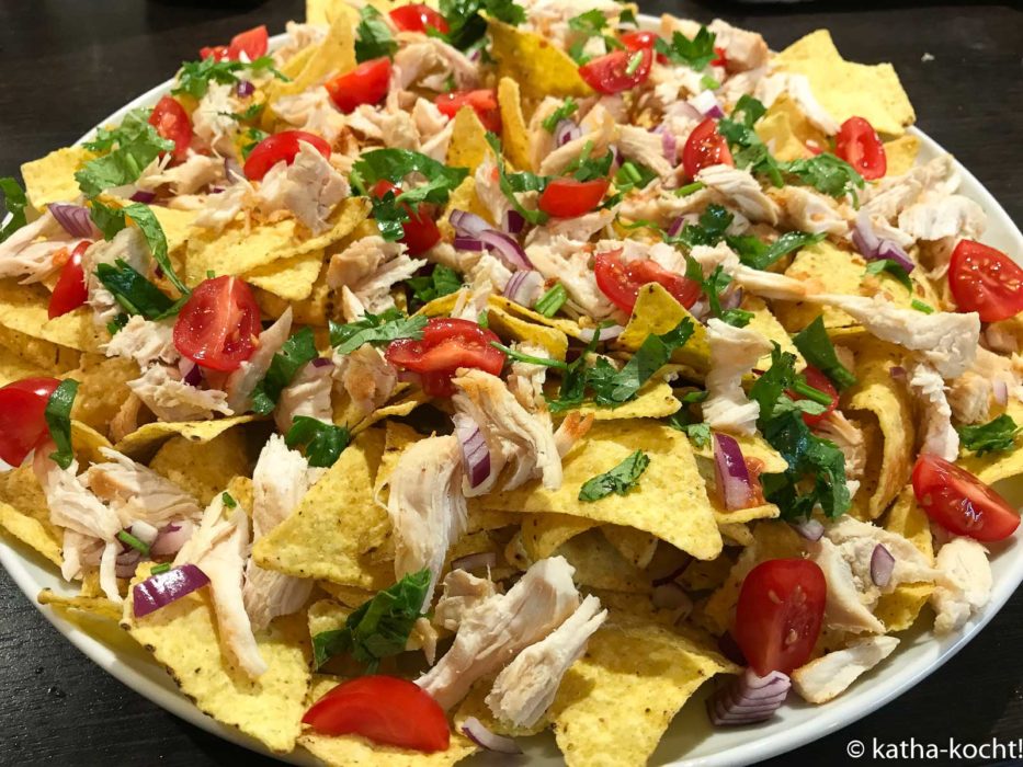 Nachos mit Hähnchen und Tomate