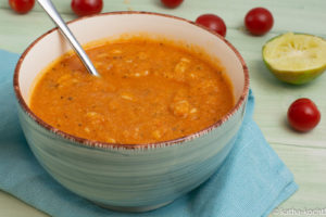Tomatensuppe à la Nudeln mit Tomatensauce
