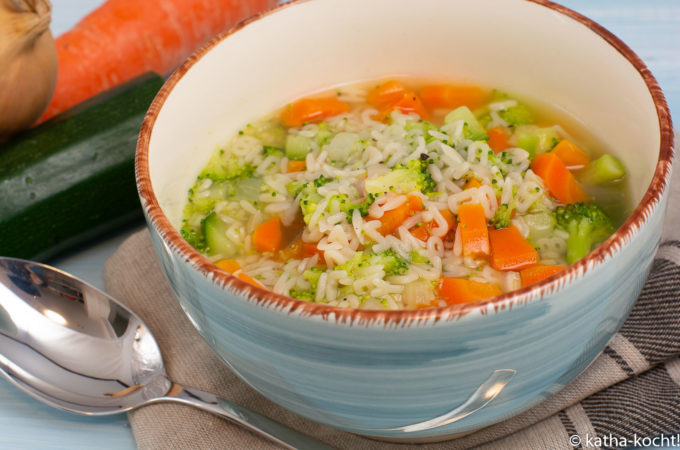 Gemüse-NUdelsuppe