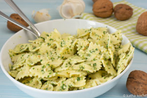 Nudelsalat mit Rucola-Walnusspesto (4)