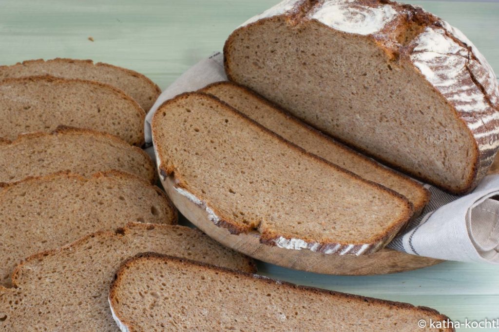 Sauerteigbrot mit Hafermehl aus dem Topf 