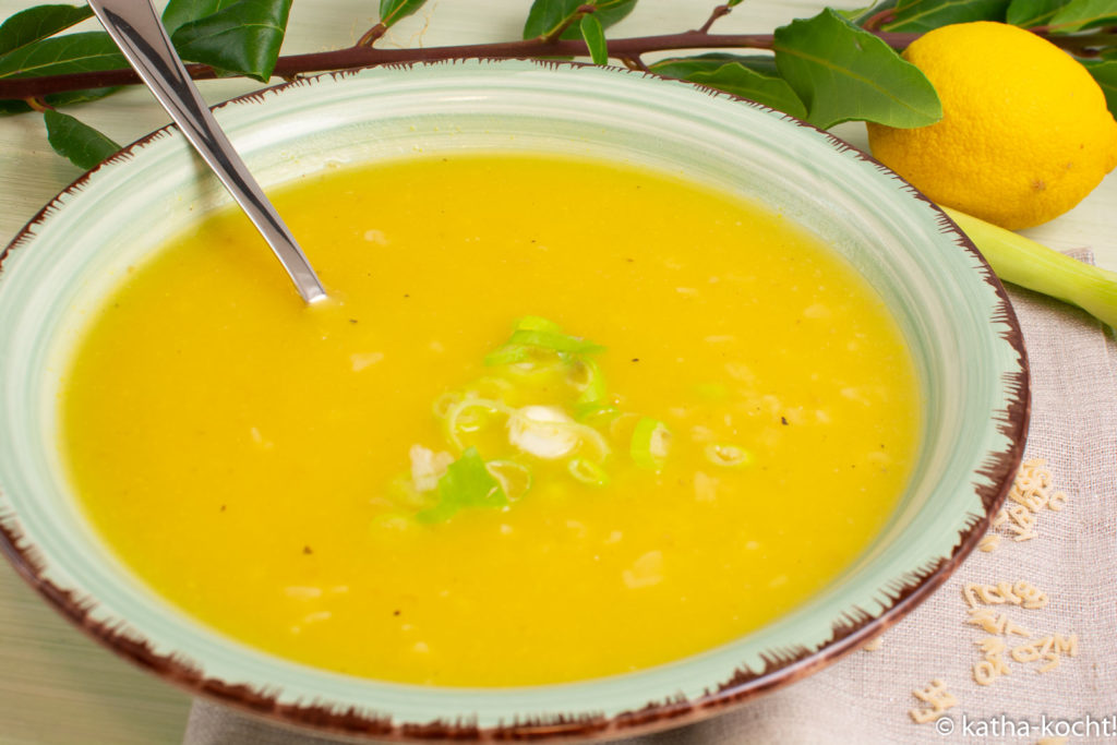 Kürbissuppe mit Buchstabennudeln - Kürbissuppe für Kinder