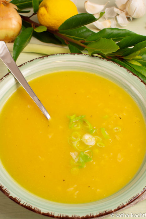 Kürbissuppe mit Buchstabennudeln - Kürbissuppe für Kinder