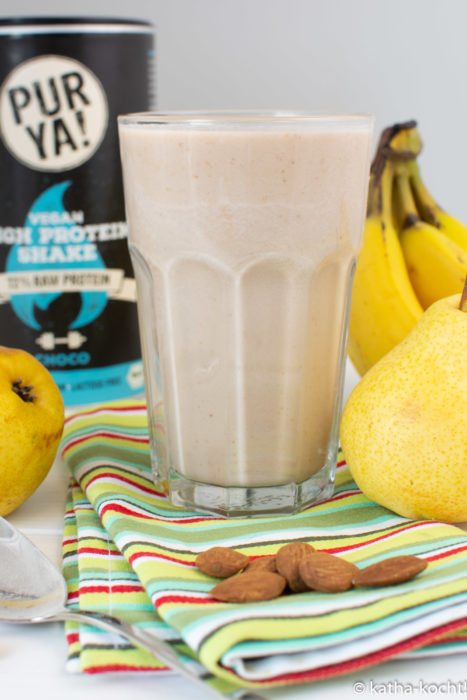 Veganer Choco-Protein-Smoothie mit Birne und Banane