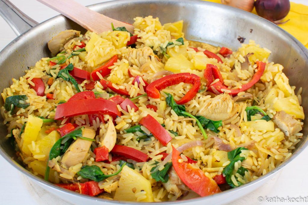 Hähnchencurry mit Paprika und Ananas