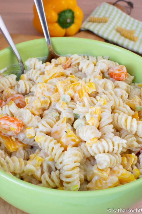 Sonnenschein Nudelsalat - Nudelsalat mit gelber Paprika und Tomaten