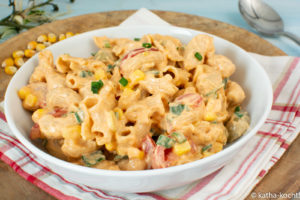 Leichter Nudelsalat mit Joghurt und Tomate