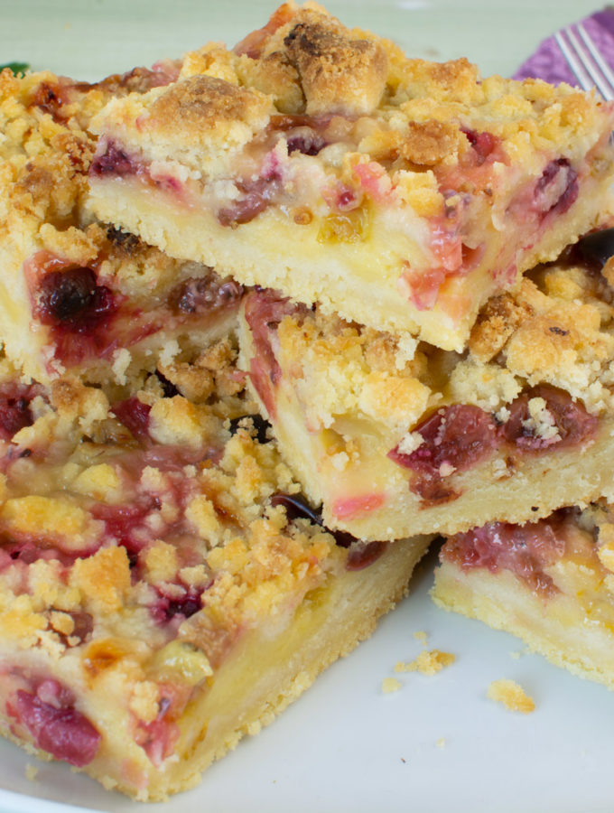 Stachelbeerkuchen mit Vanillepudding und Streuseln - Streuselkuchen mit Stachelbeeren