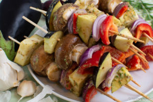 Grillspieße mit Aubergine und Kräutermarinade