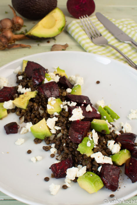 Linsensalat mit Avocado und roter Bete