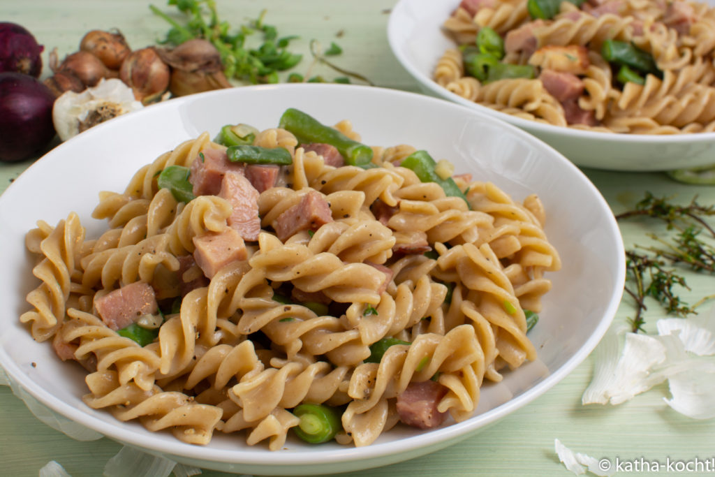 Pasta mit Bohnen und Kochschinken