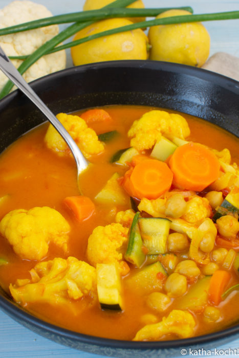 Blumenkohl-Currysuppe mit Kokos und KIchererbsen