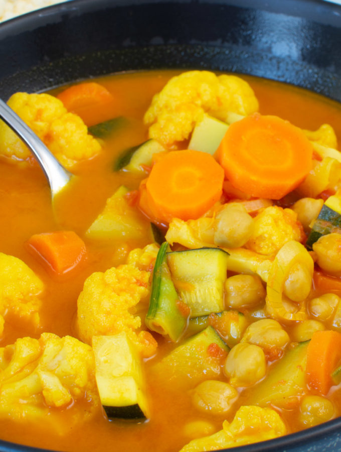 Blumenkohl-Currysuppe mit Kokos und KIchererbsen
