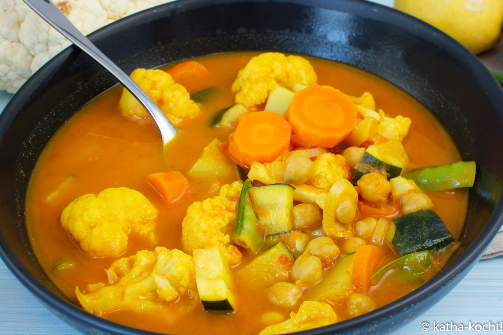 Blumenkohl-Currysuppe mit Kokos und Kichererbsen - Katha-kocht!