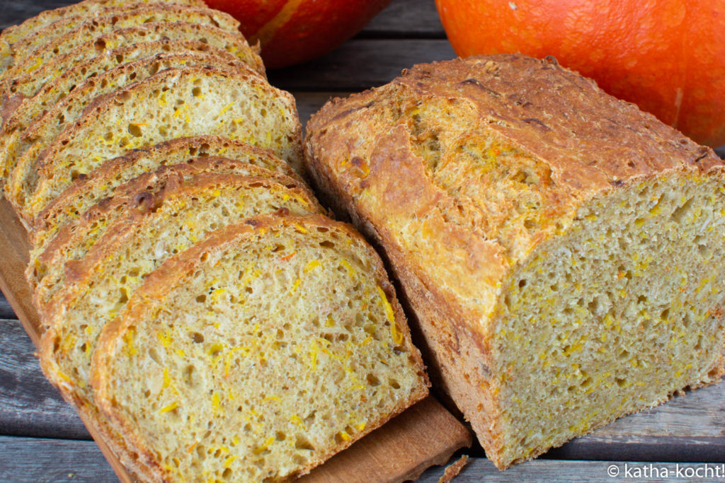 Dinkelbrot mit Kürbis und Ei