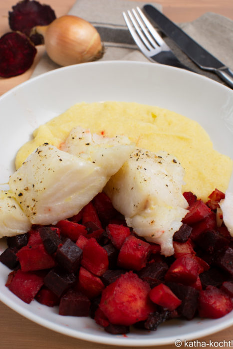 Kabeljau mit roter Bete und Pastinake auf Polenta