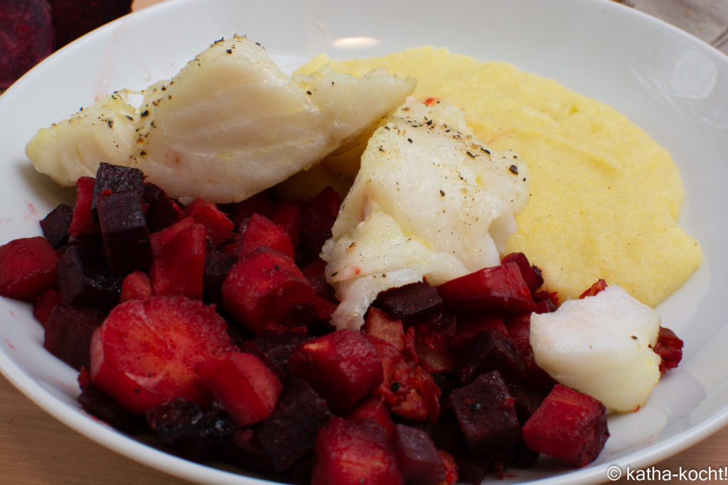 Kabeljau mit roter Bete und Pastinake auf Polenta 