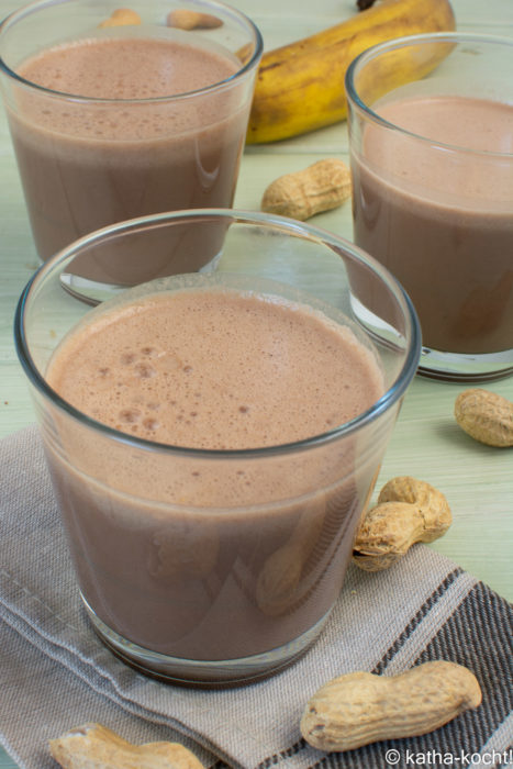 Schoko-Bananen Milchshake mit Erdnussbutter