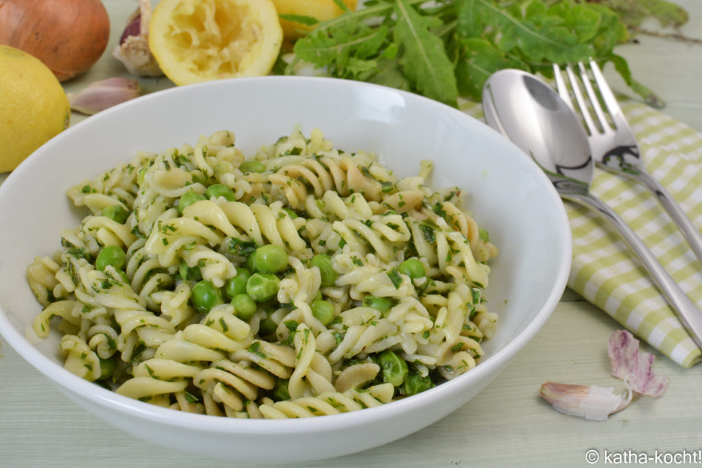 Zitronenpasta mit Erbsen und Rucola