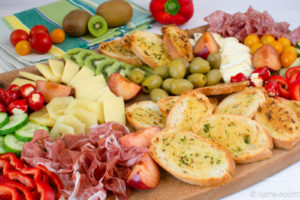 Charcuterieplatte im Spätsommer