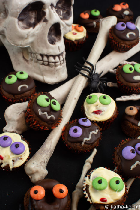 Halloween - Mini-Muffins mit Gruseldeko