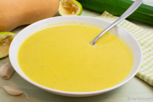 Zucchini-Butternutkürbissuppe