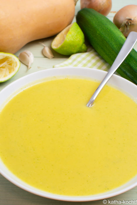 Zucchini-Butternutkürbissuppe