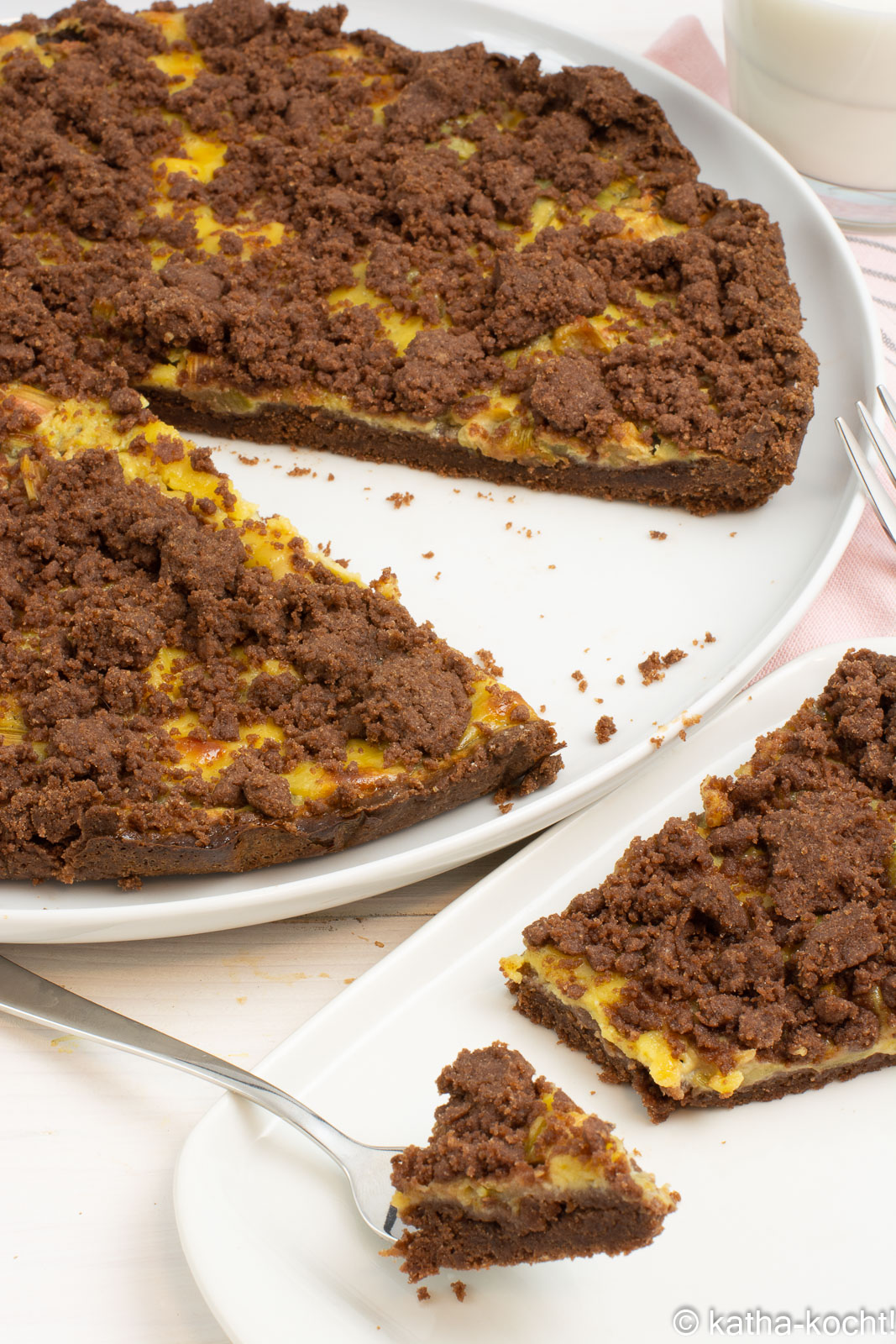 Schokoladen-Rhabarberkuchen mit Schmandguss - Katha-kocht!